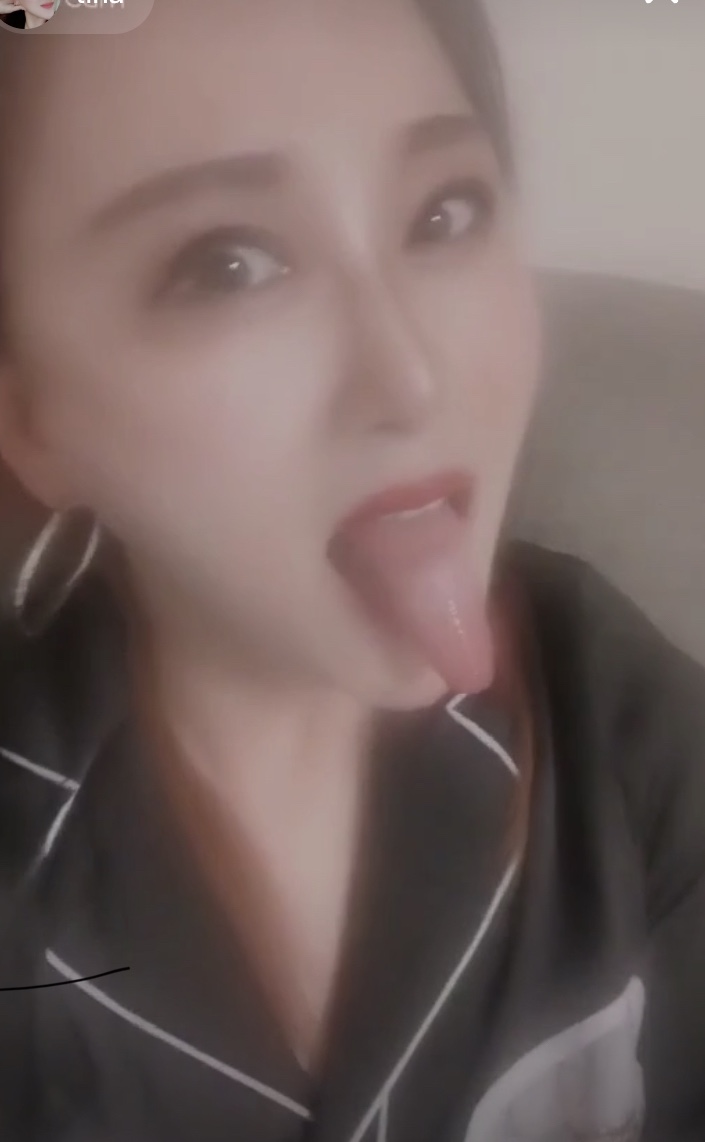 汉口长舌熟女一枚